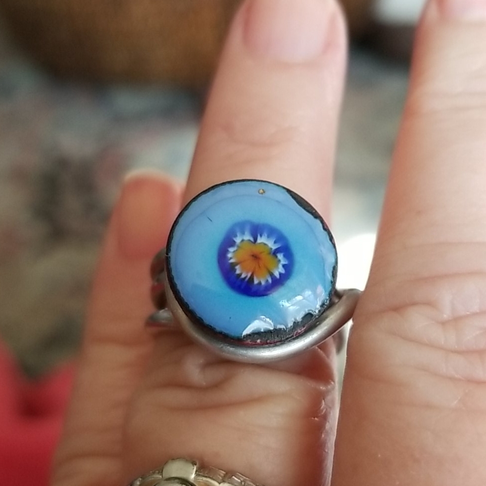 Unique Ring - Picture 5 of 6